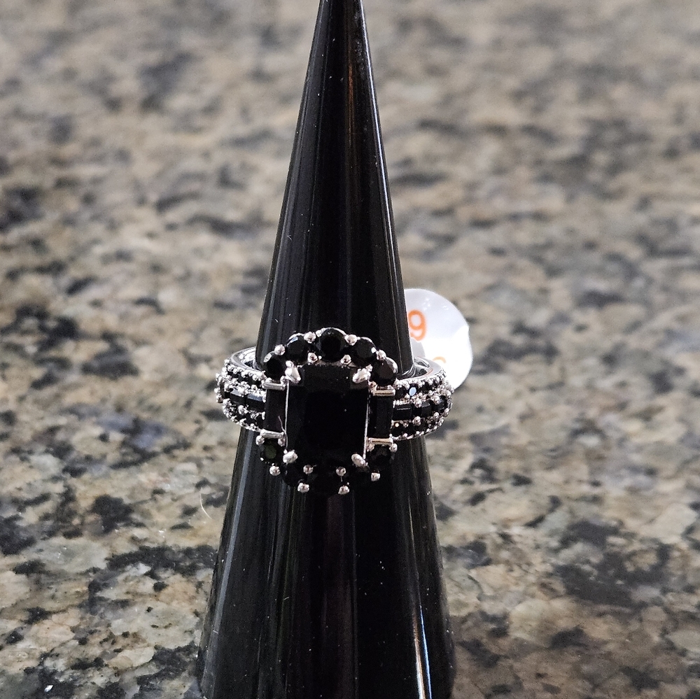 Elegant Black Stone Halo Ring - Women Jewelry
